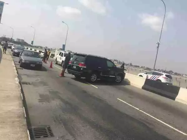Woman Crashes Her Toyota Land Cruiser On Lagos Bridge, Blocks Half Of Road (Photos) 
